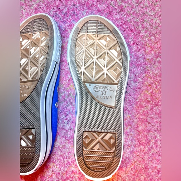 NEW NEVER WORN royal blue Converse size 2 youth - Picture 2 of 6